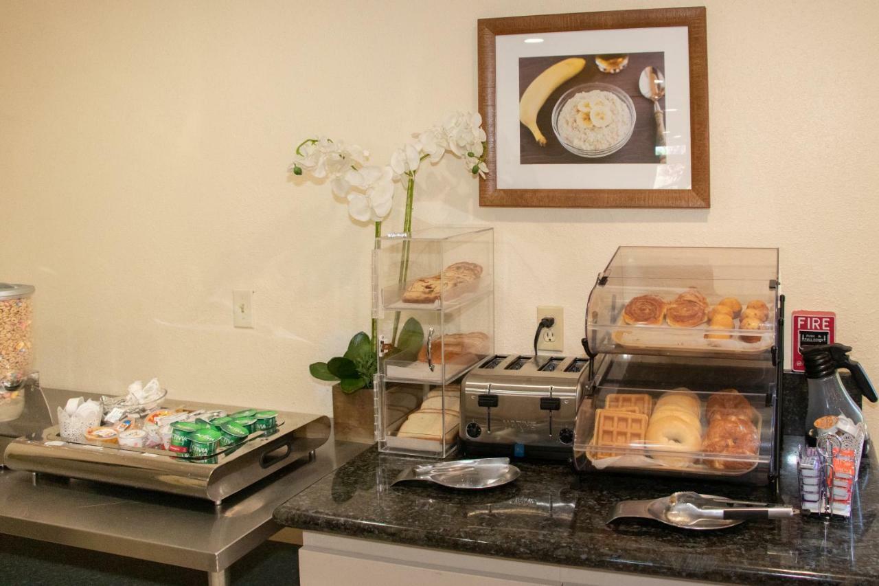 Hotel Microtel & Lodi